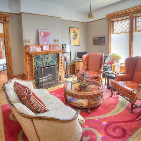 M&M Victorian Bed And Breakfast Marinette Buitenkant foto