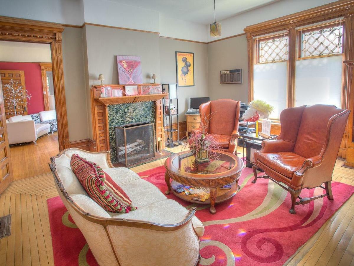 M&M Victorian Bed And Breakfast Marinette Buitenkant foto